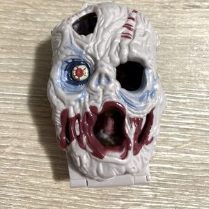 Mighty Max Neutralizes Zomboid - Horror Head - Bluebird Toys 1992